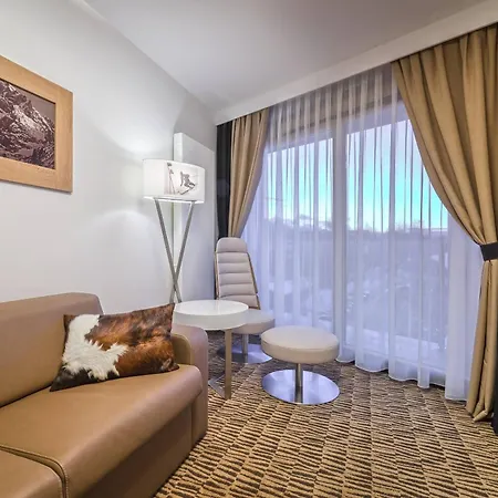 ريزيدينسيا نوسالوفي دفور 4* زاكوباني